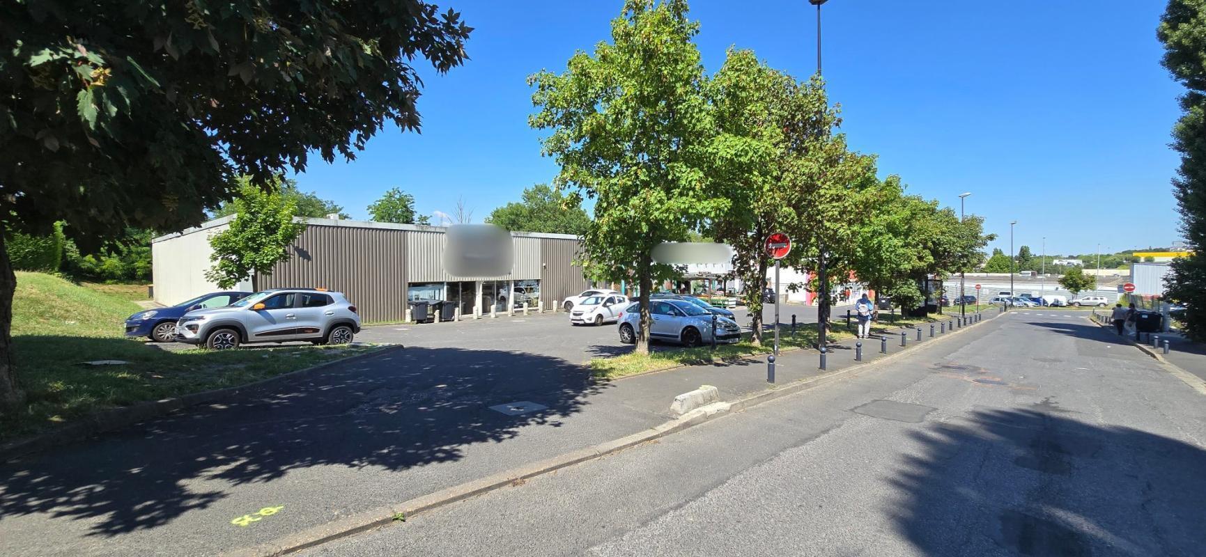 Local commercial dans Champigny-sur-Marne à louer Photo de l’immeuble– Image 1 sur 7