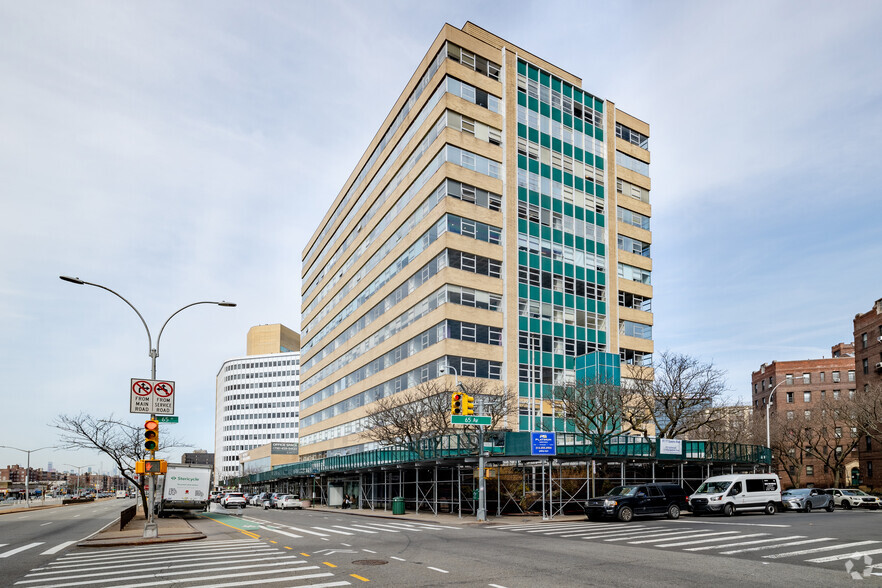 97-77 Queens Blvd, Rego Park, NY à louer - Photo de l’immeuble – Image 3 sur 13