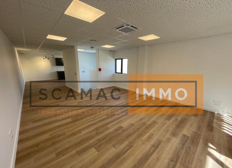 1 Rue Du Poteau, Courtry à louer - Photo de l’immeuble – Image 3 sur 8