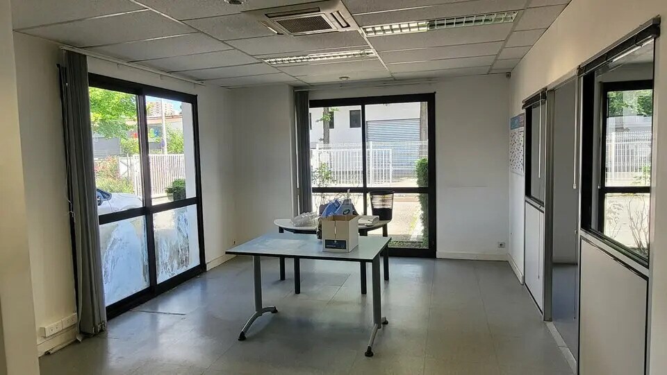 Local d’activités dans Rouen à louer - Photo de l’immeuble – Image 2 sur 13
