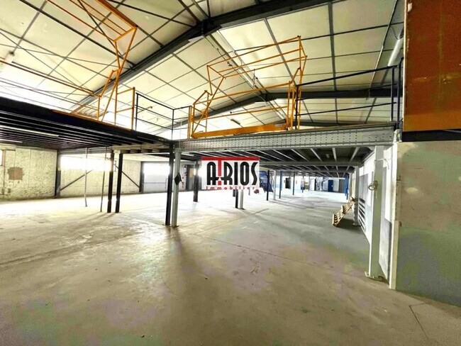 Plus de détails pour Local d’activités à vendre