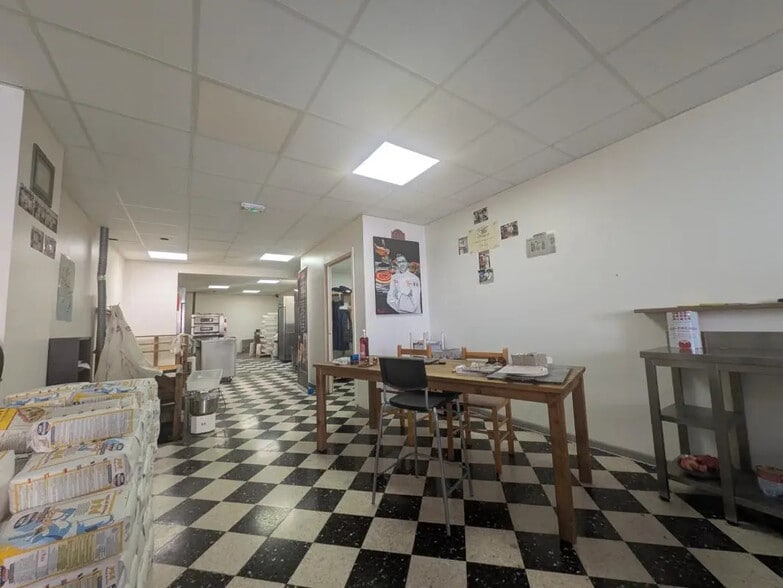 Local commercial dans Meyrargues à vendre - Photo de l’immeuble – Image 2 sur 9