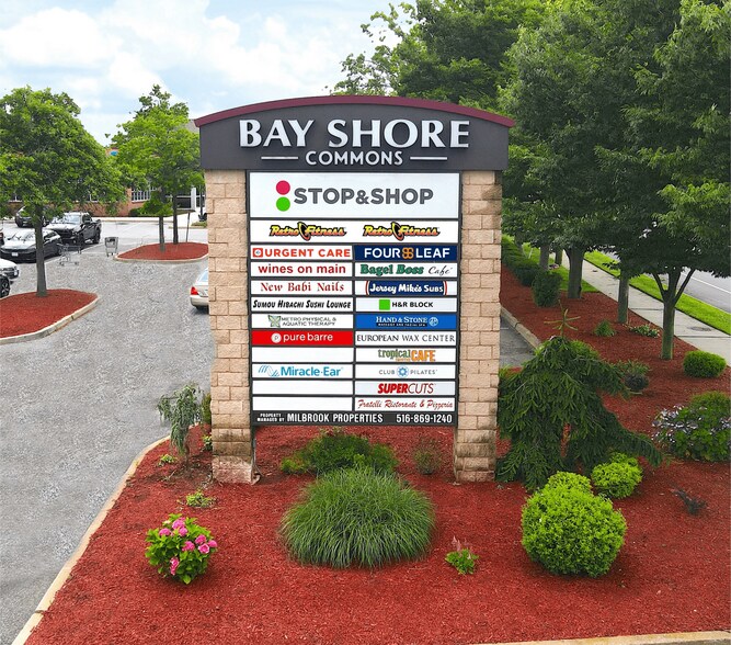 533-605 Montauk Hwy, Bay Shore, NY à louer - Photo de l’immeuble – Image 2 sur 16