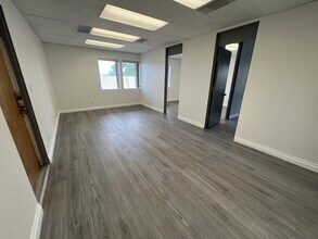 1297 W Main St, El Cajon, CA à louer Photo de l’immeuble– Image 2 sur 9