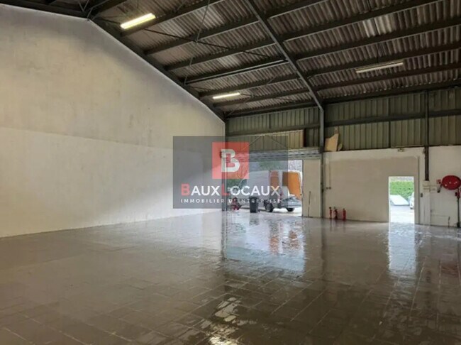 Plus de détails pour Local d'activités à louer