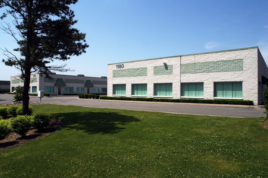 1170 Lincoln Ave, Bohemia, NY à louer - Photo de l’immeuble – Image 3 sur 6