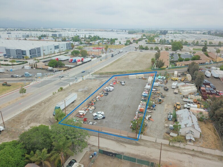 South Amos Street, San Bernardino, CA à louer - Photo de l’immeuble – Image 2 sur 8