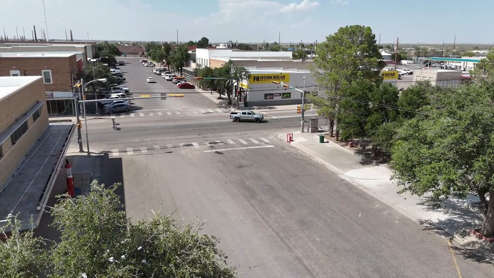 106 W. 3rd Street, Pecos, TX à louer - Vidéo sur l’annonce professionnelle – Image 2 sur 63