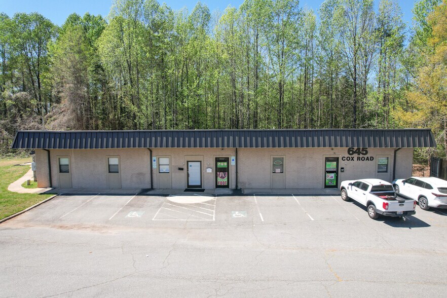 645 Cox Rd, Gastonia, NC à louer - Photo de l’immeuble – Image 1 sur 6