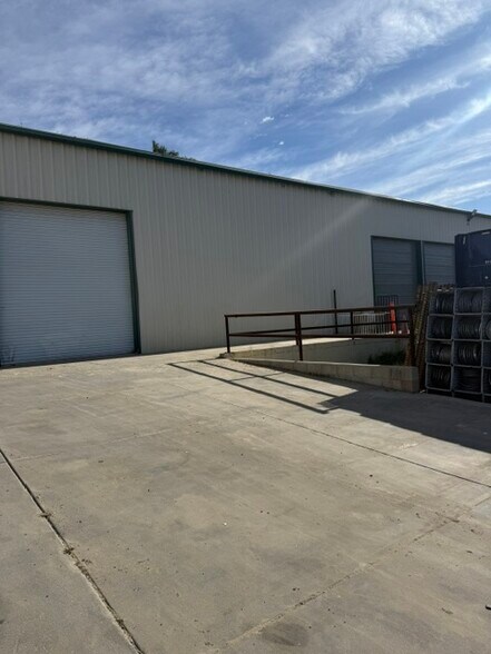 918 Mission Rock Rd, Santa Paula, CA à louer - Photo de l’immeuble – Image 3 sur 8