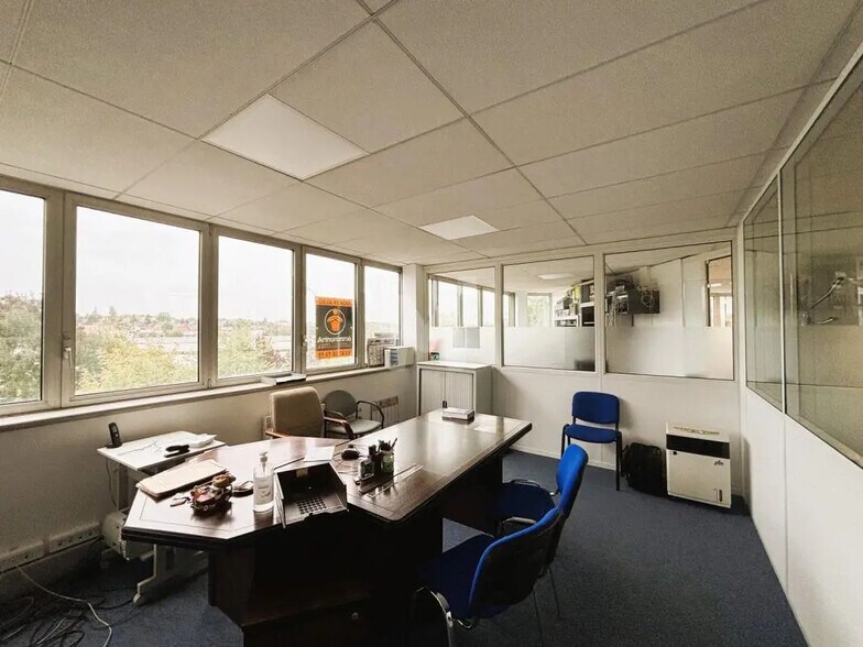 Bureau dans Châtenay-Malabry à vendre - Photo intérieure – Image 3 sur 7