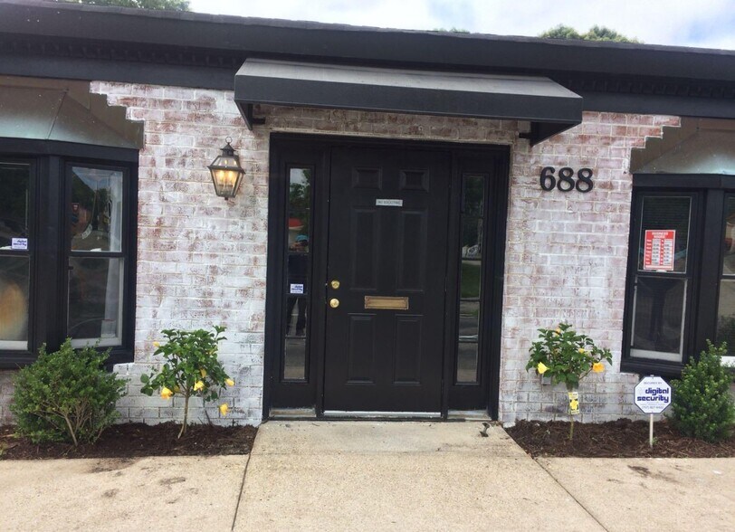 688 J Clyde Morris Blvd, Newport News, VA à vendre - Photo de l’immeuble – Image 1 sur 10