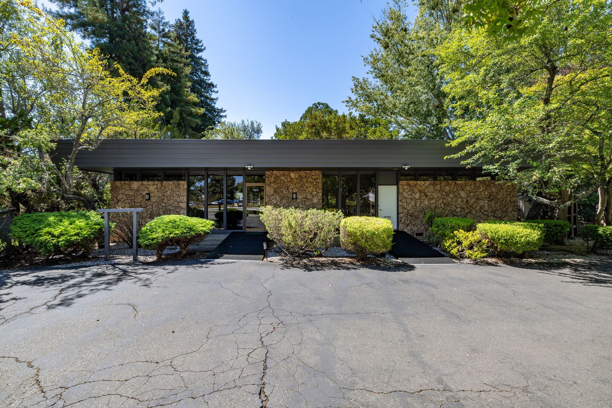 7 Page St, Cotati, CA à vendre Photo de l’immeuble– Image 1 sur 53