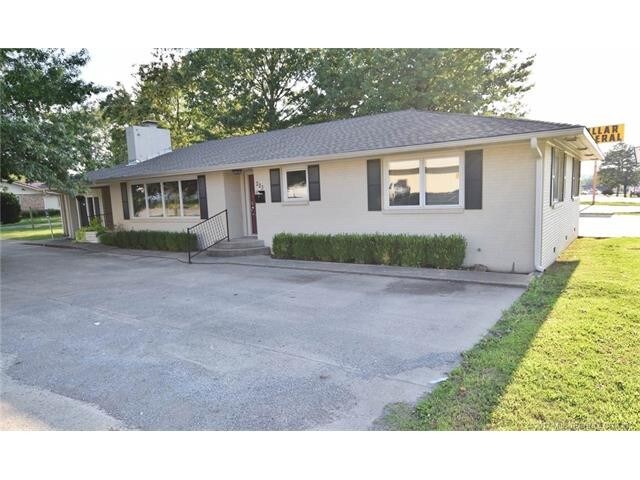 223 N East Ave, Tahlequah, OK à vendre - Photo de l’immeuble – Image 3 sur 12