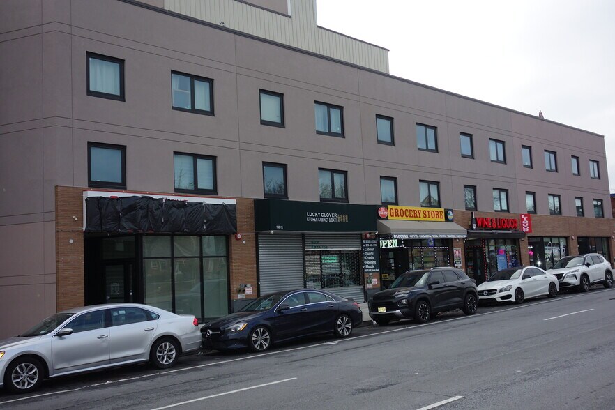 106-14 Astoria Blvd, Flushing, NY à louer - Photo de l’immeuble – Image 1 sur 2