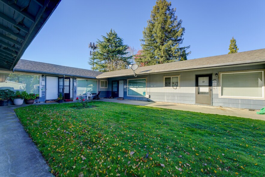 1049 SE Walnut St, Hillsboro, OR à vendre - Photo de l’immeuble – Image 3 sur 44