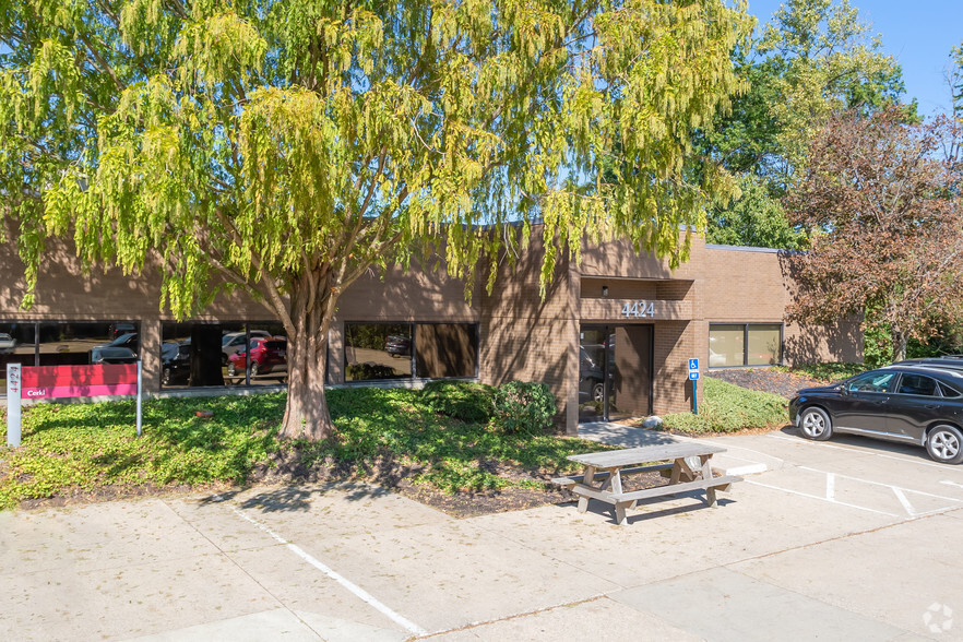 4420-4424 Carver Woods Dr, Blue Ash, OH à vendre - Photo de l’immeuble – Image 2 sur 8