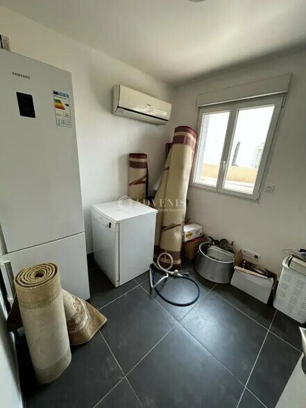 Industriel/Logistique dans Montredon-des-Corbières à louer - Photo de l’immeuble – Image 3 sur 8