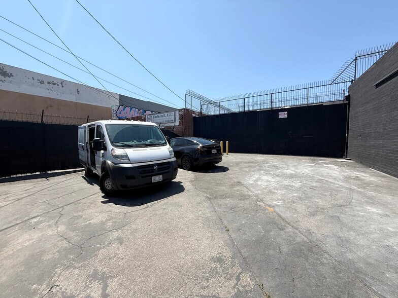 1126 E 14th St, Los Angeles, CA à vendre - Photo de l’immeuble – Image 2 sur 4