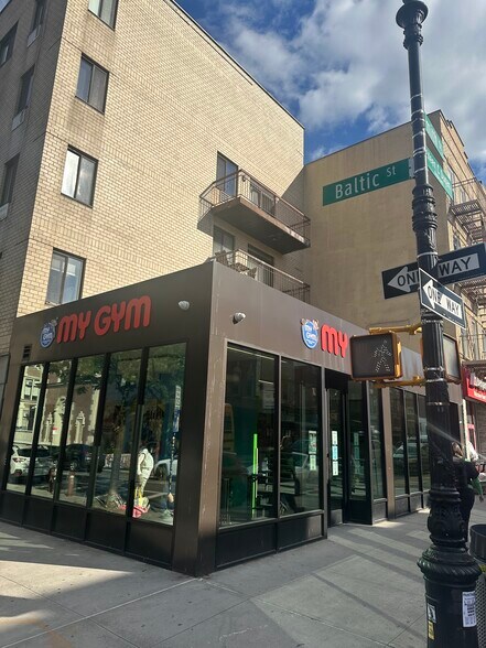 209 Smith St, Brooklyn, NY à vendre - Photo de l’immeuble – Image 2 sur 3