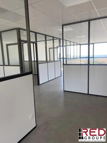 Bureau dans La Ciotat à louer - Photo de l’immeuble – Image 2 sur 5