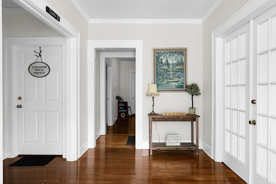 228 E Poplar St, Griffin, GA à louer - Photo intérieure – Image 3 sur 21