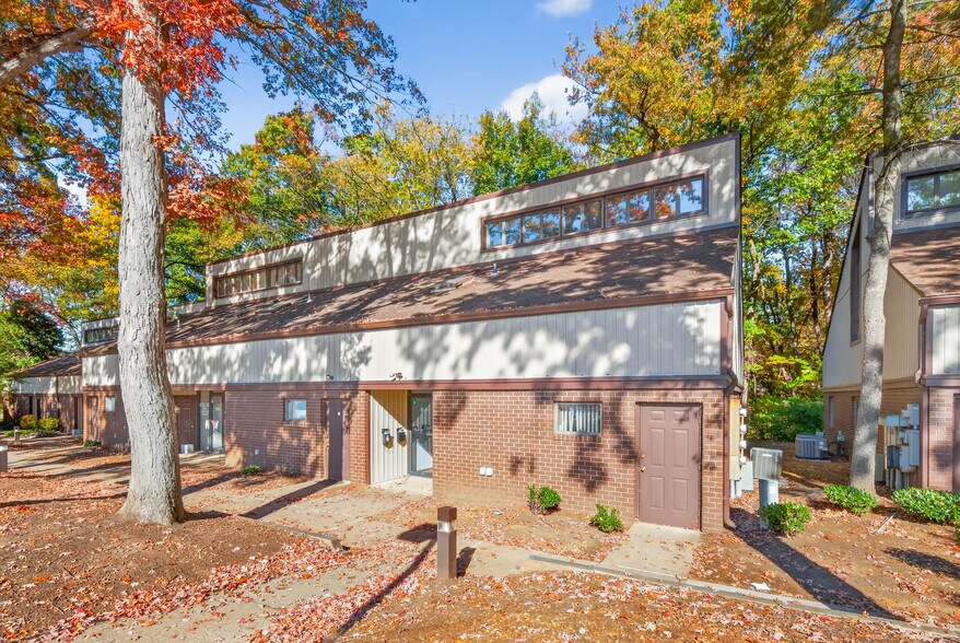 5-10 Brunswick Woods Dr, East Brunswick, NJ à vendre - Photo de l’immeuble – Image 1 sur 4