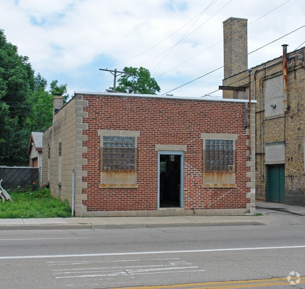1608 16th St, Racine, WI à louer - Photo de l’immeuble – Image 2 sur 11