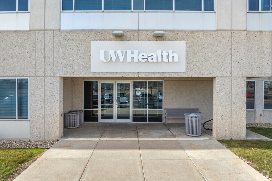 7974 UW Health Ct, Middleton, WI à vendre - Photo de l’immeuble – Image 3 sur 9