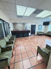 8874-8896 SW 24th St, Miami, FL à louer Photo intérieure– Image 2 sur 31