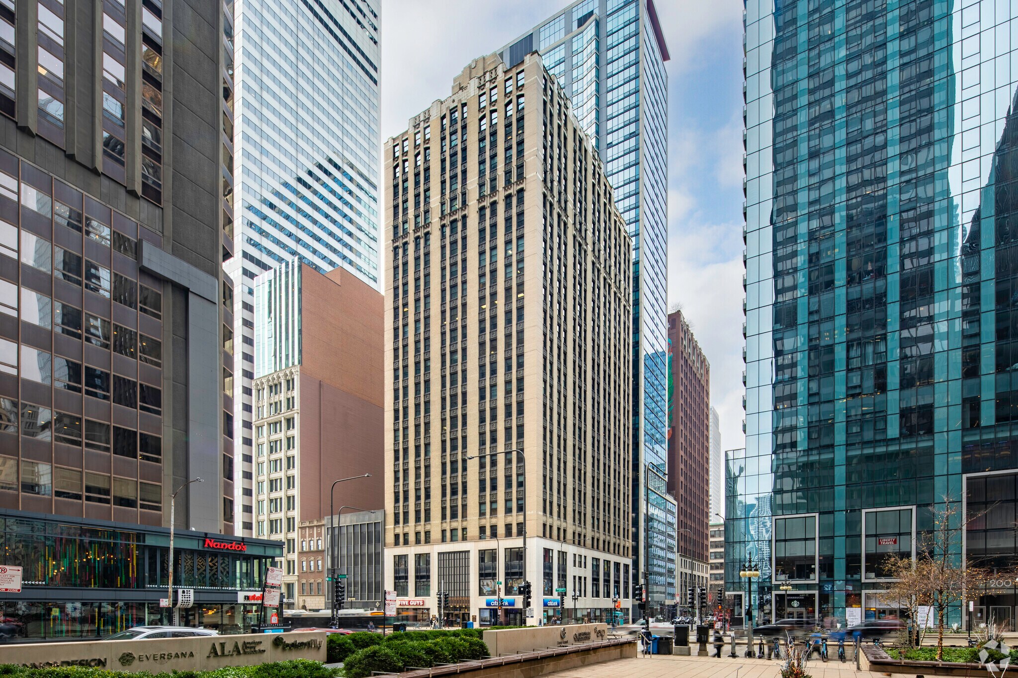 180 N Michigan Ave, Chicago, IL à louer Photo principale– Image 1 sur 15