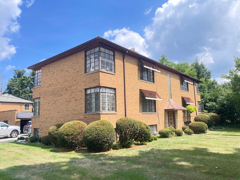 19860 Lorain Rd, Fairview Park, OH à vendre - Photo de l’immeuble – Image 2 sur 29