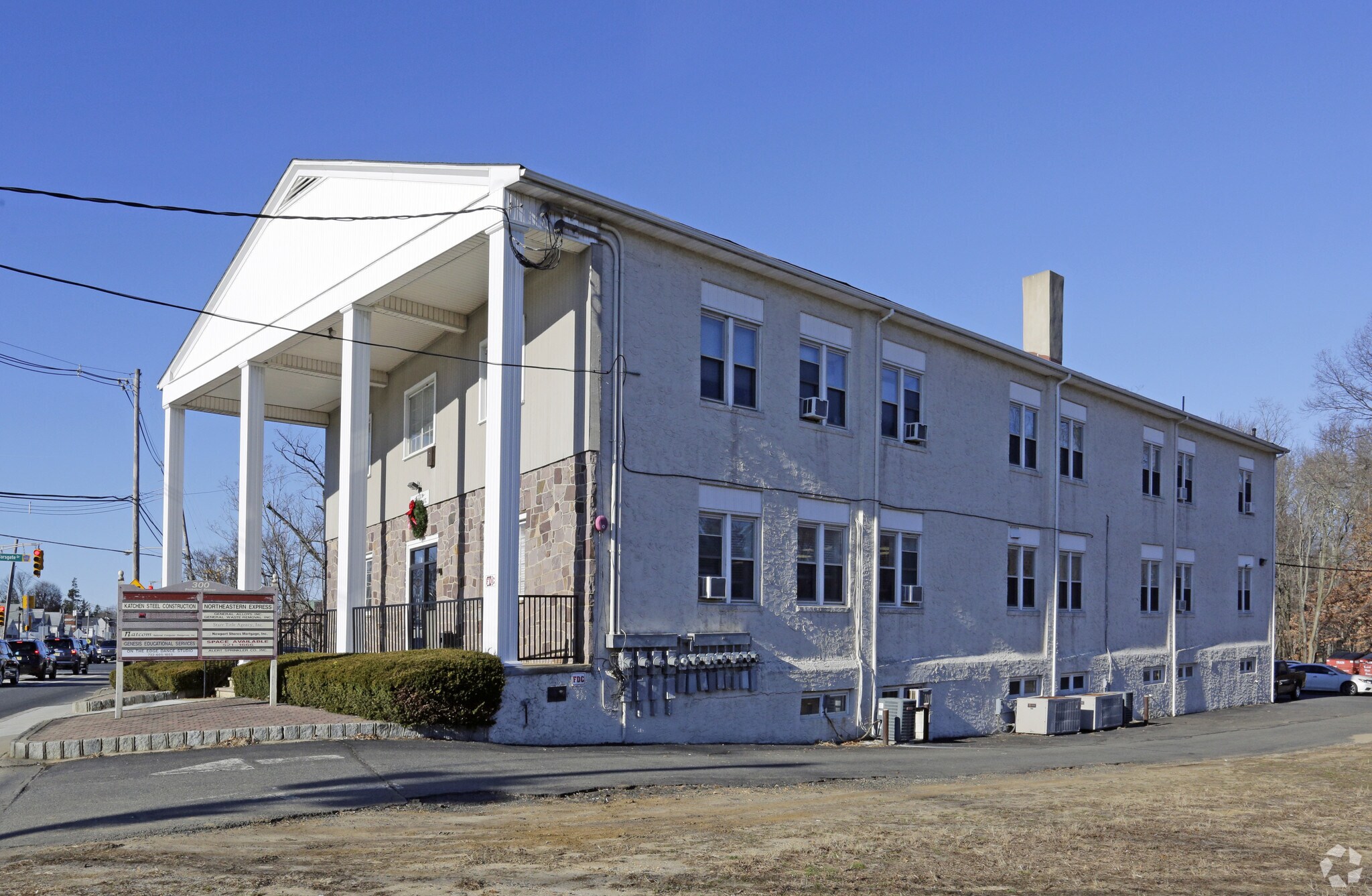 300 Buckelew Ave, Jamesburg, NJ à louer Photo principale– Image 1 sur 4