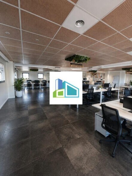 Bureau dans Aubagne à louer - Photo de l’immeuble – Image 1 sur 4