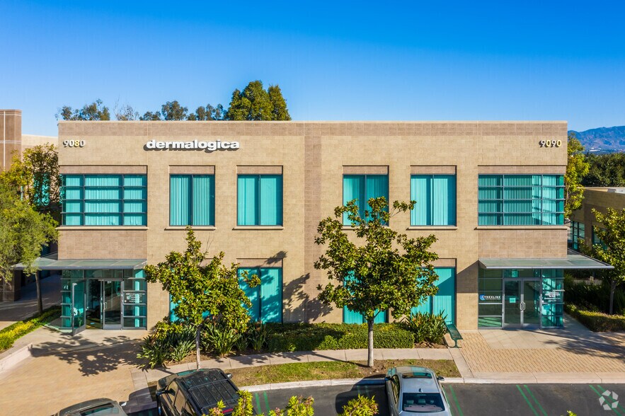 9090 Irvine Center Dr, Irvine, CA à louer - Photo de l’immeuble – Image 3 sur 4