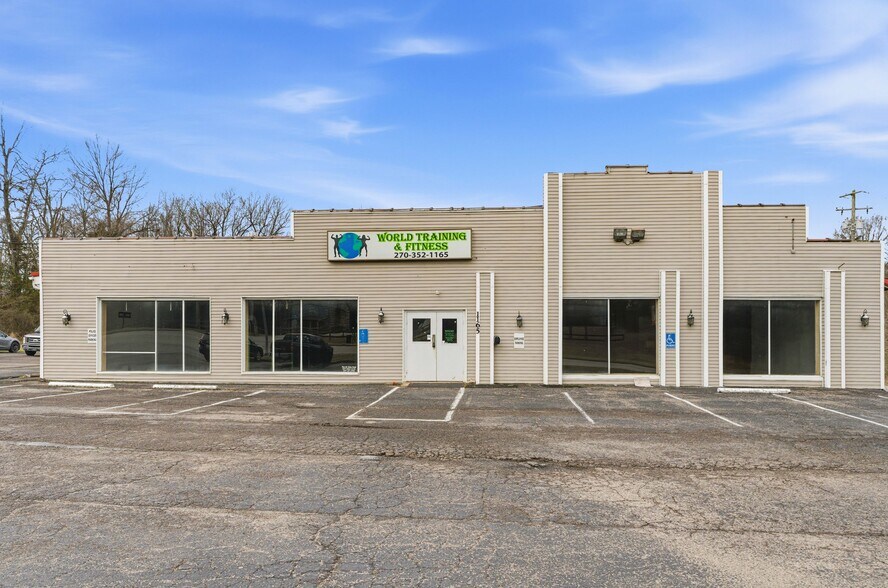 1165 N Wilson Rd, Radcliff, KY à louer - Photo de l’immeuble – Image 1 sur 8