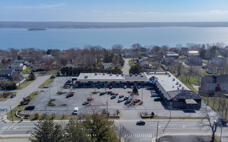 3001 E Main Rd, Portsmouth, RI à louer - Photo de l’immeuble – Image 2 sur 10