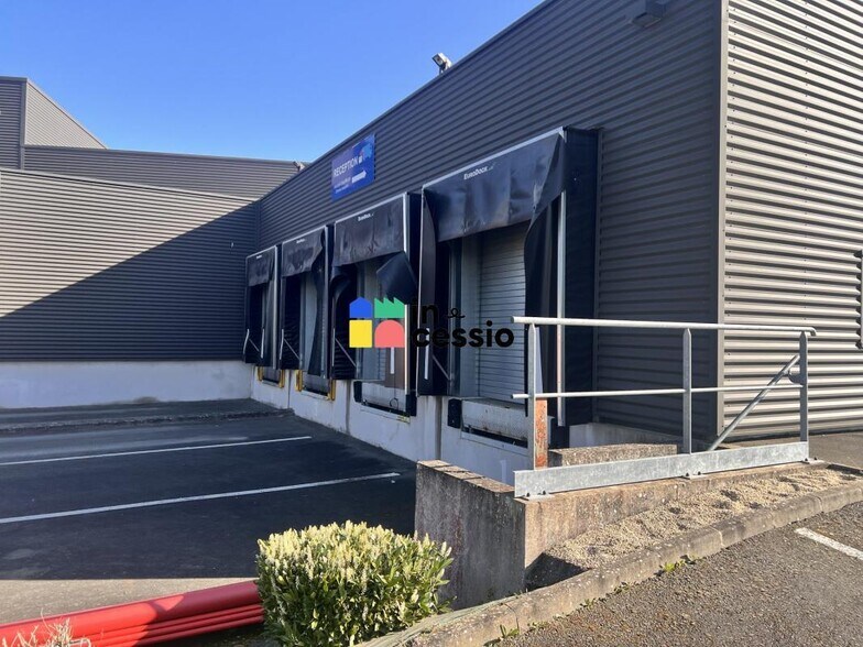 Local d'activités dans Neuville-sur-Sarthe à vendre - Photo de l’immeuble – Image 2 sur 29