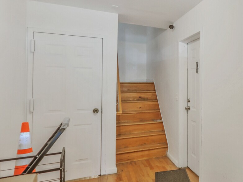 8666 Midland Pky, Jamaica, NY à vendre - Photo de l’immeuble – Image 2 sur 18