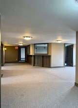 24 Advance Ave, Greater Napanee, ON à louer Photo intérieure– Image 1 sur 4