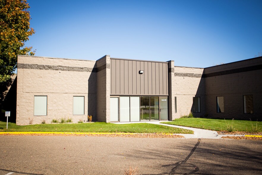 2700 Freeway Blvd, Brooklyn Center, MN à louer - Autre – Image 1 sur 3