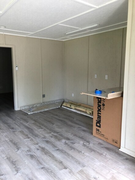 591 Main St, Center Moriches, NY à louer - Photo de l’immeuble – Image 3 sur 16