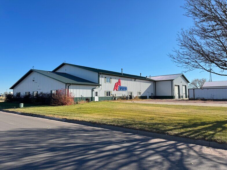 1015 N 9th Ave, Brandon, SD à louer - Photo de l’immeuble – Image 2 sur 27