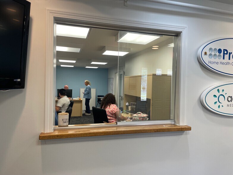 615 Main St, Toms River, NJ à vendre - Photo de l’immeuble – Image 3 sur 28