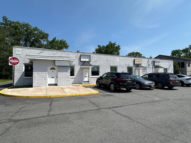 1804 Oak Tree Rd, Edison, NJ à louer - Photo de l’immeuble – Image 1 sur 15