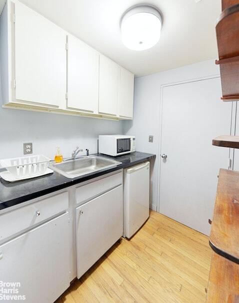 15 W 72nd St, New York, NY 10023 - Lot 1/N -  - Photo intérieure - Image 1 of 9