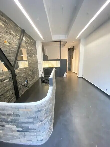 Immeuble residentiel dans Paris à vendre - Photo intérieure – Image 2 sur 6