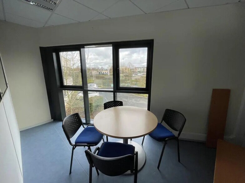 Bureau dans Évreux à louer - Photo de l’immeuble – Image 3 sur 7