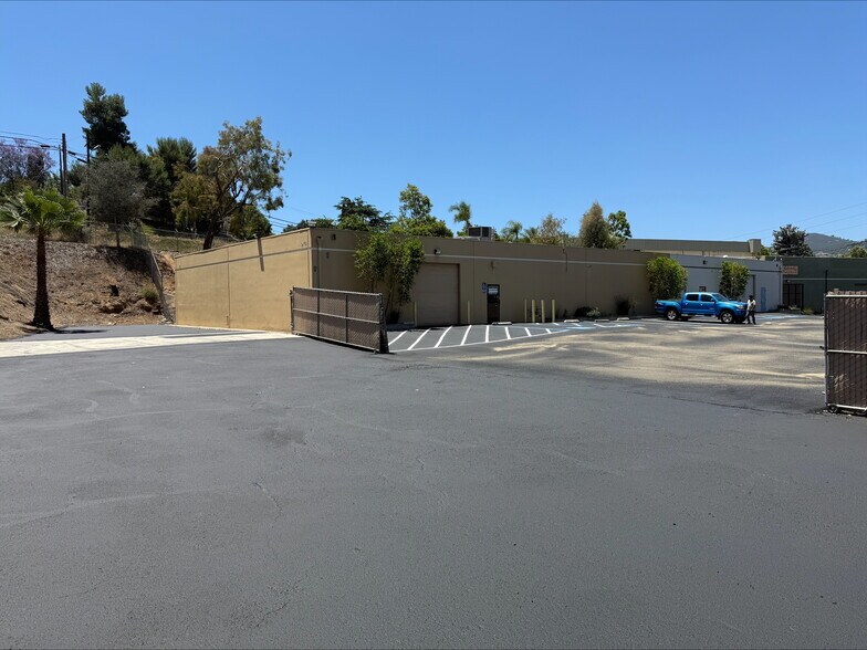 530 Opper St, Escondido, CA à louer - Photo de l’immeuble – Image 3 sur 16