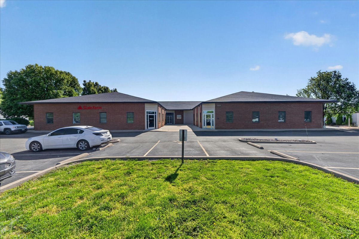 618 Cepi Dr, Chesterfield, MO à louer Photo de l’immeuble– Image 1 sur 18